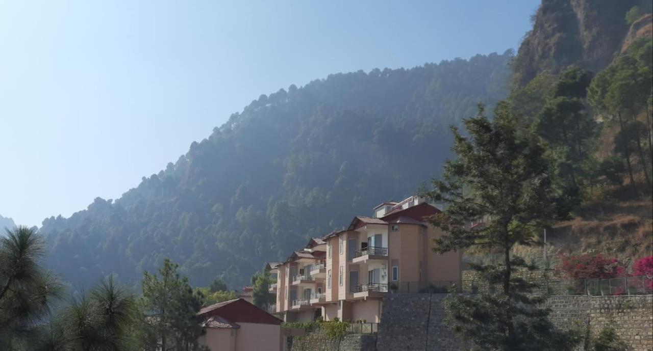 Amravati Resort Solan Exterior photo
